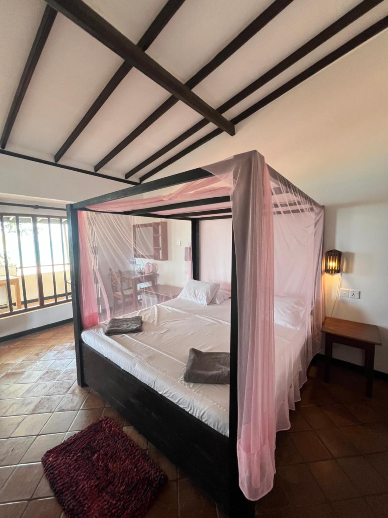 Bed and Breakfast Sailors' Bay Хиккадува Экстерьер фото