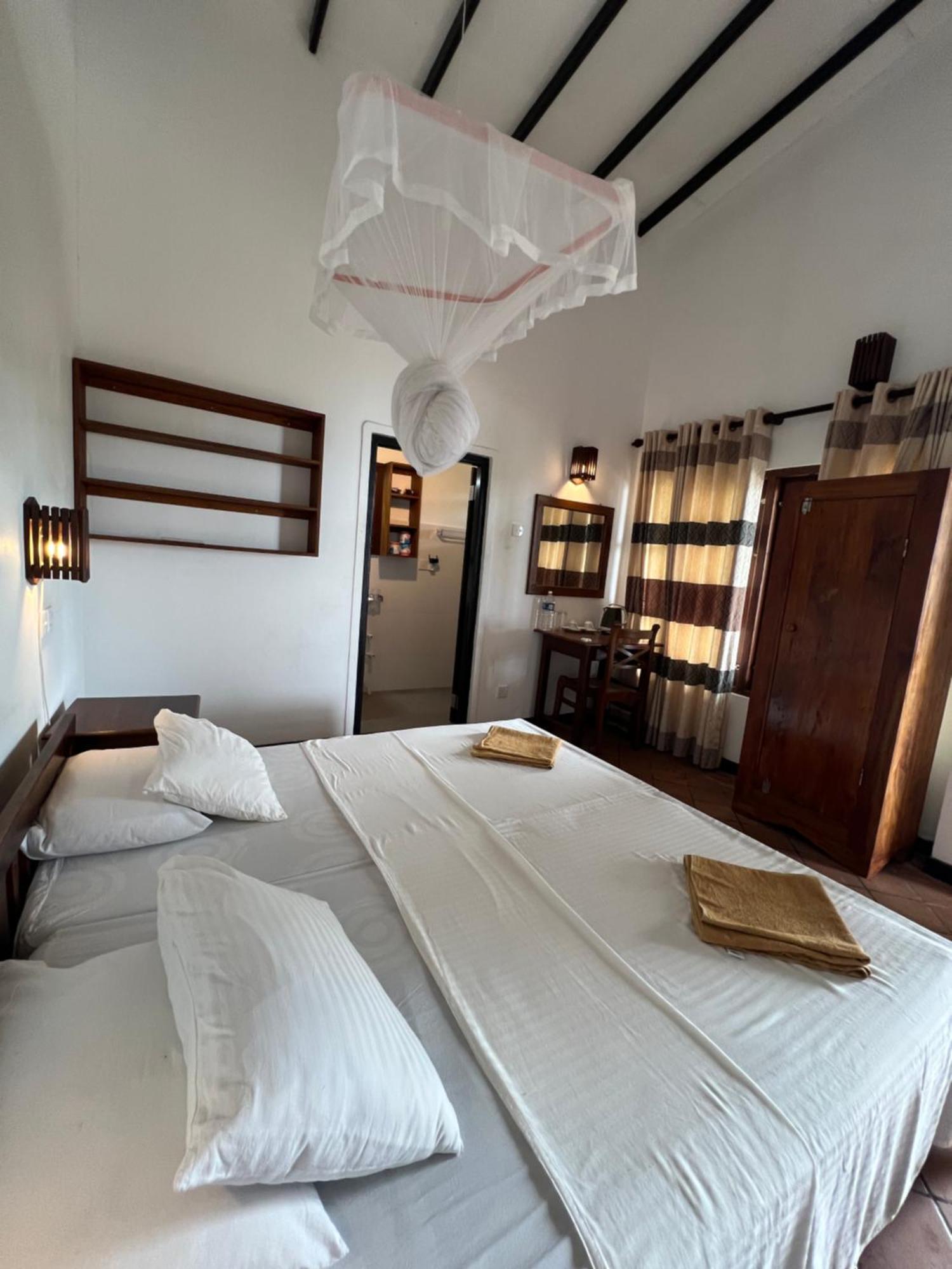 Bed and Breakfast Sailors' Bay Хиккадува Экстерьер фото